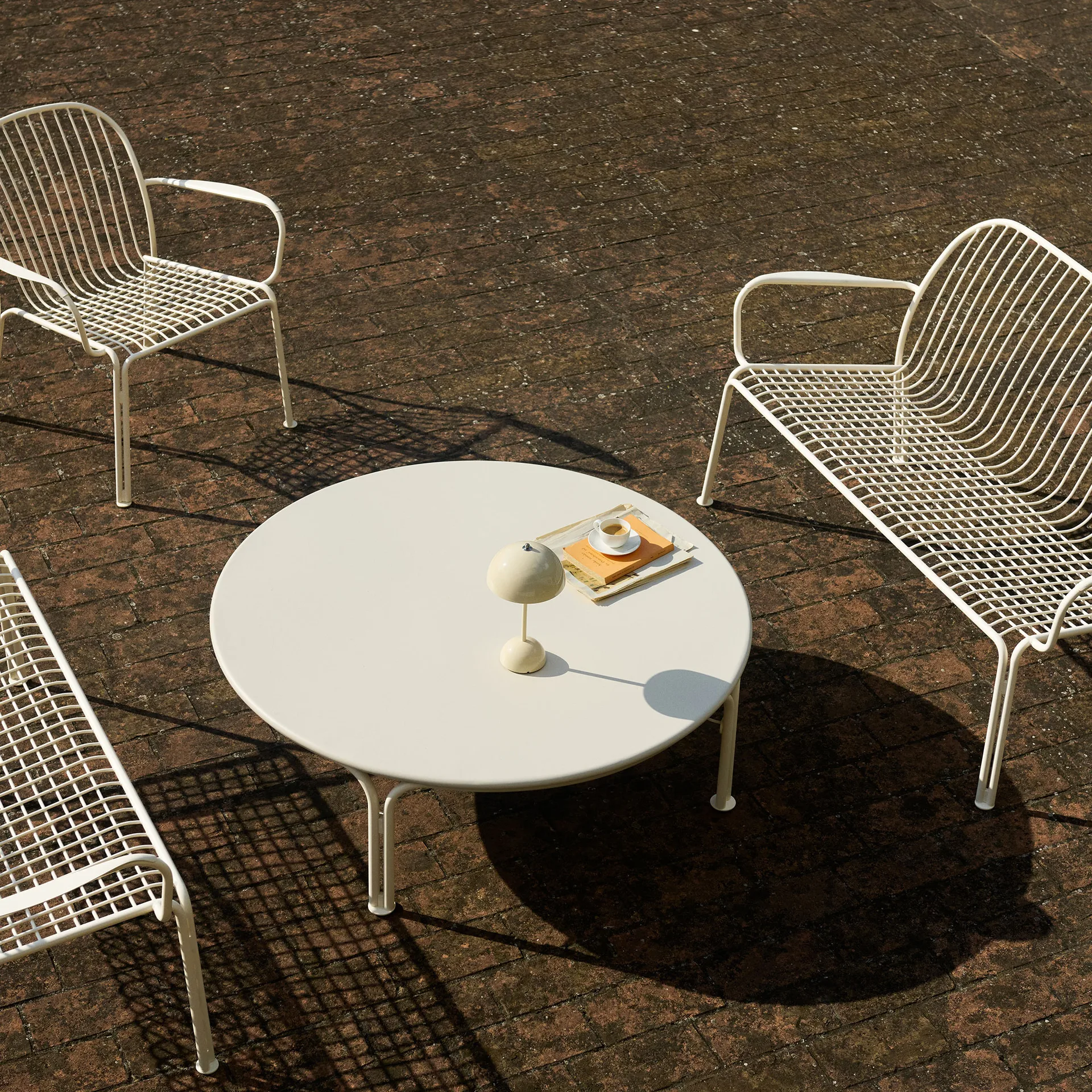 토르발드 SC109 커피 테이블, Ivory, Ø115 cm &Tradition | 앤트레디션