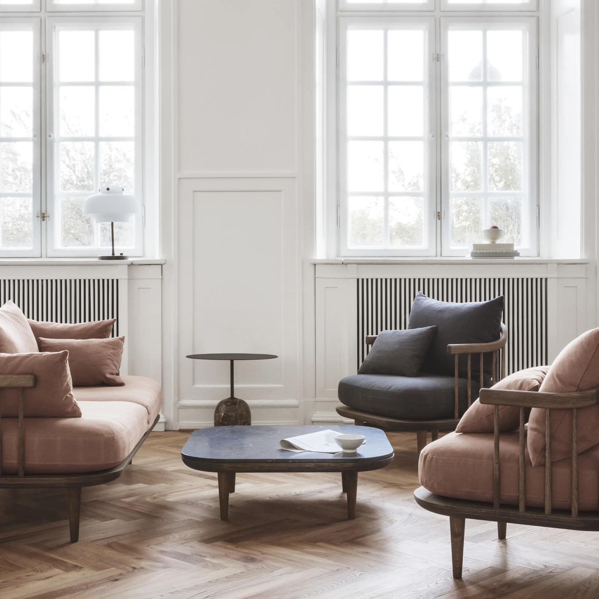 코펜하겐 테이블 조명 SC13, opal glass-brass &Tradition | 앤트레디션