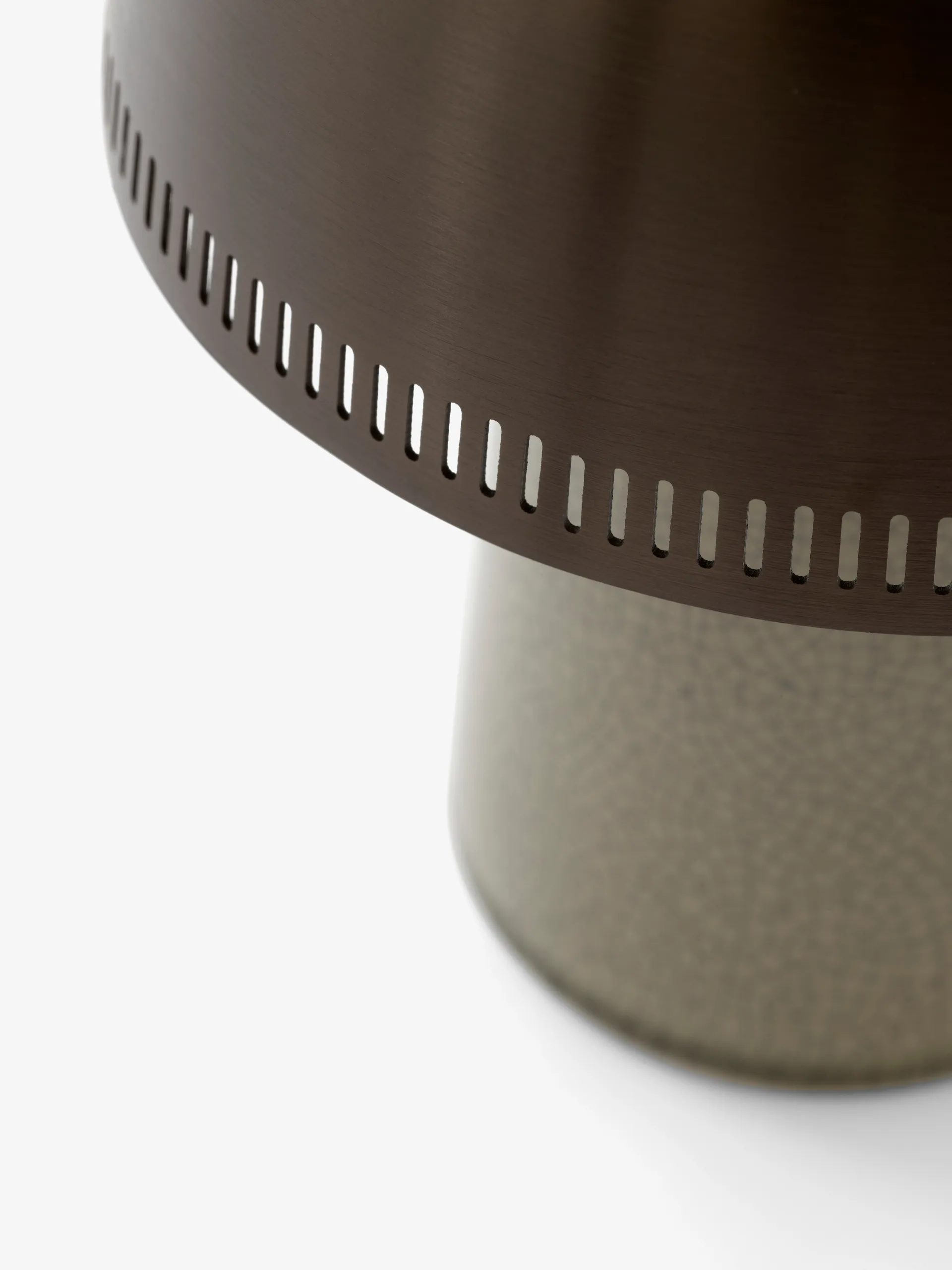 라쿠 SH8 무선 테이블 조명, Beige, grey & bronze &Tradition | 앤트레디션