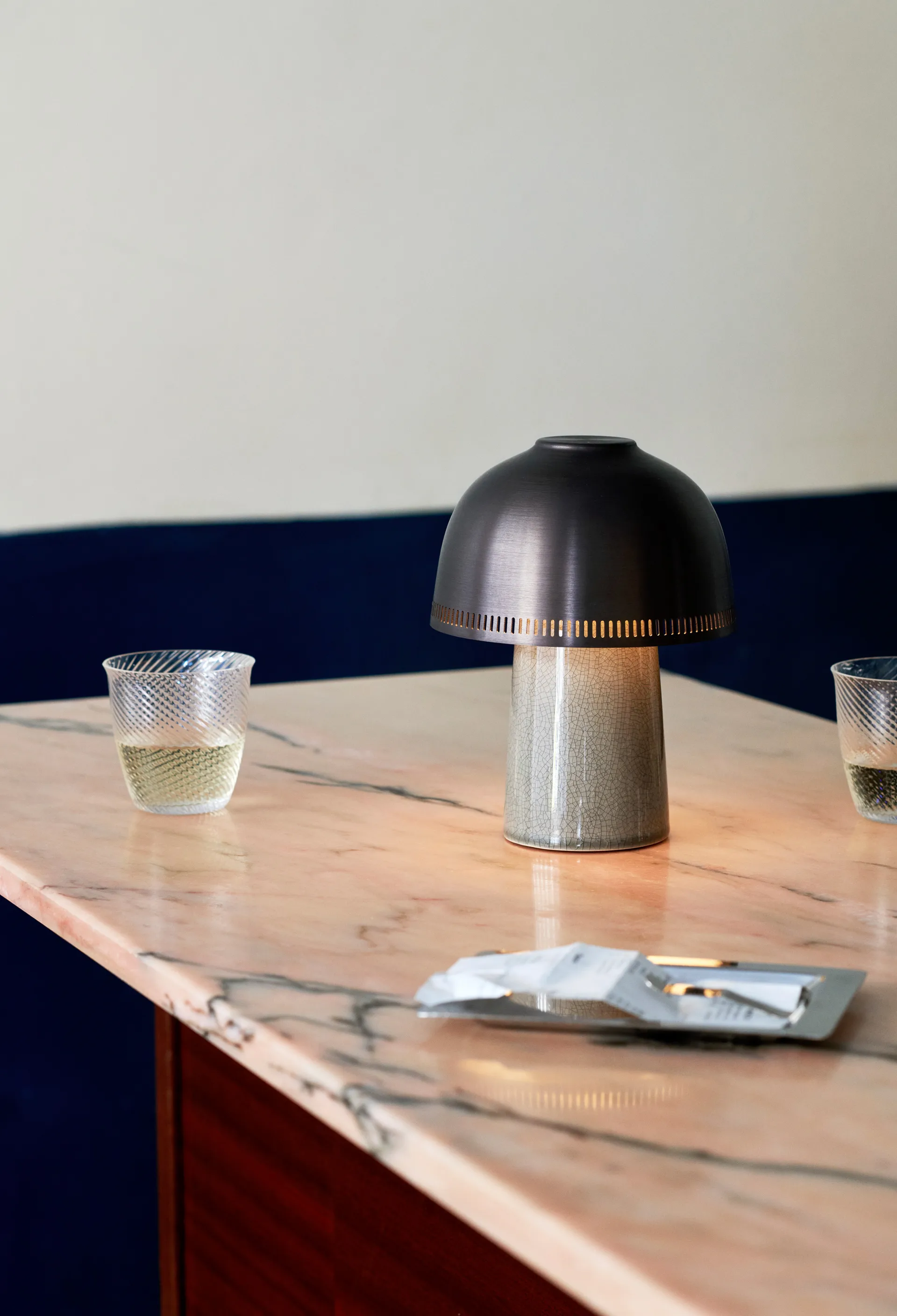 라쿠 SH8 무선 테이블 조명, Beige, grey & bronze &Tradition | 앤트레디션