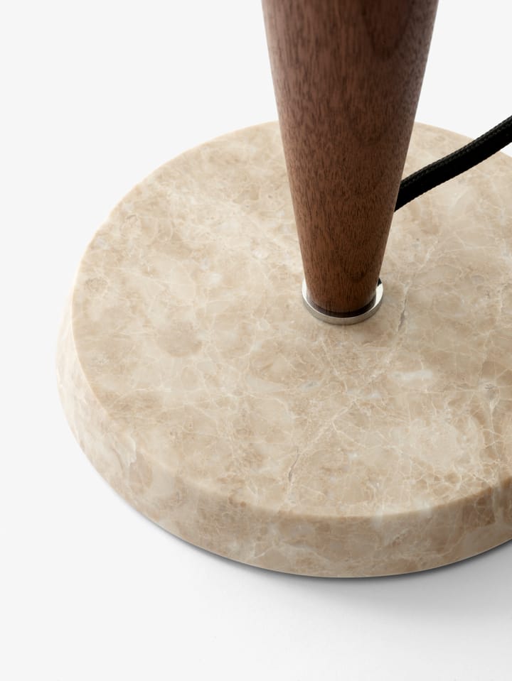 헤르만 SHY3 테이블 조명, walnut & cream marble, textile cord &Tradition | 앤트레디션