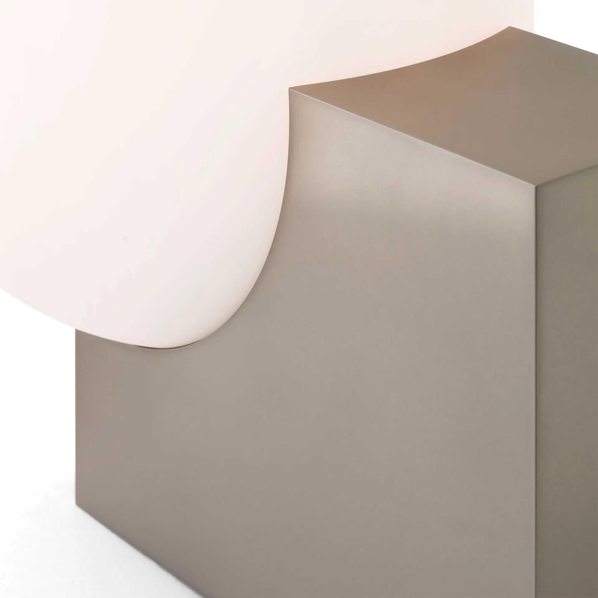 저니 SHY4 플로어 조명, Brushed steel-opal glass &Tradition | 앤트레디션