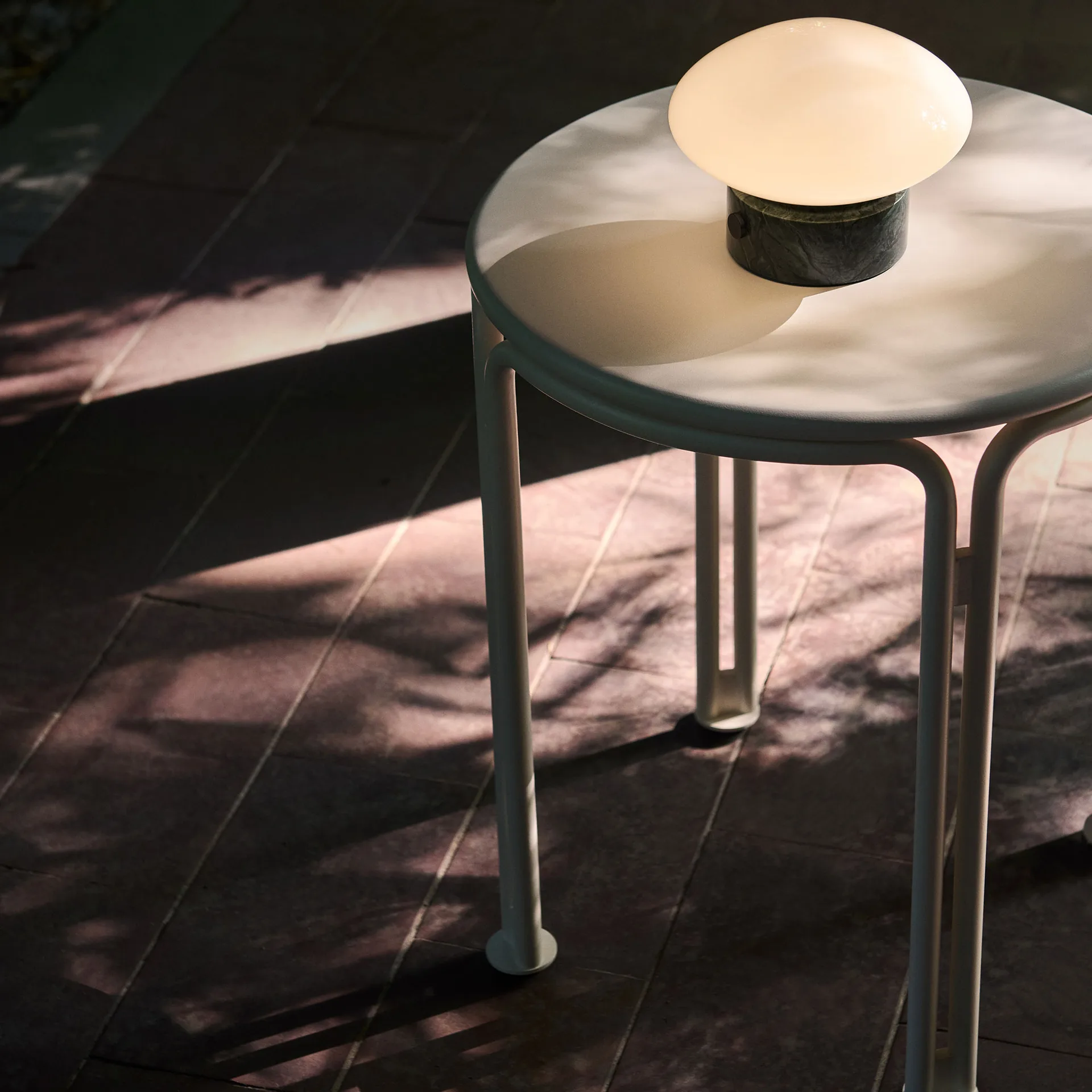 Thorvald SC102 사이드 테이블, Ivory &Tradition | 앤트레디션