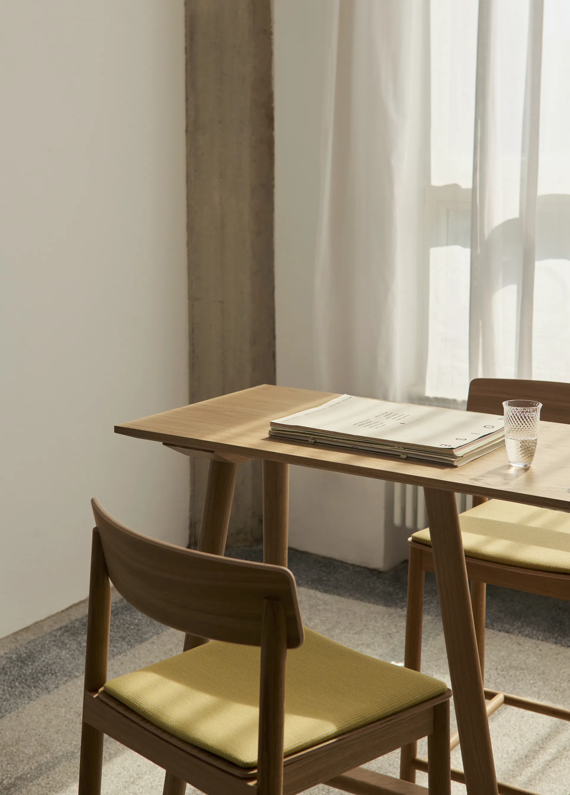 베티 TK17 바 체어 75 cm, Fuse 0421-laquered solid oak &Tradition | 앤트레디션