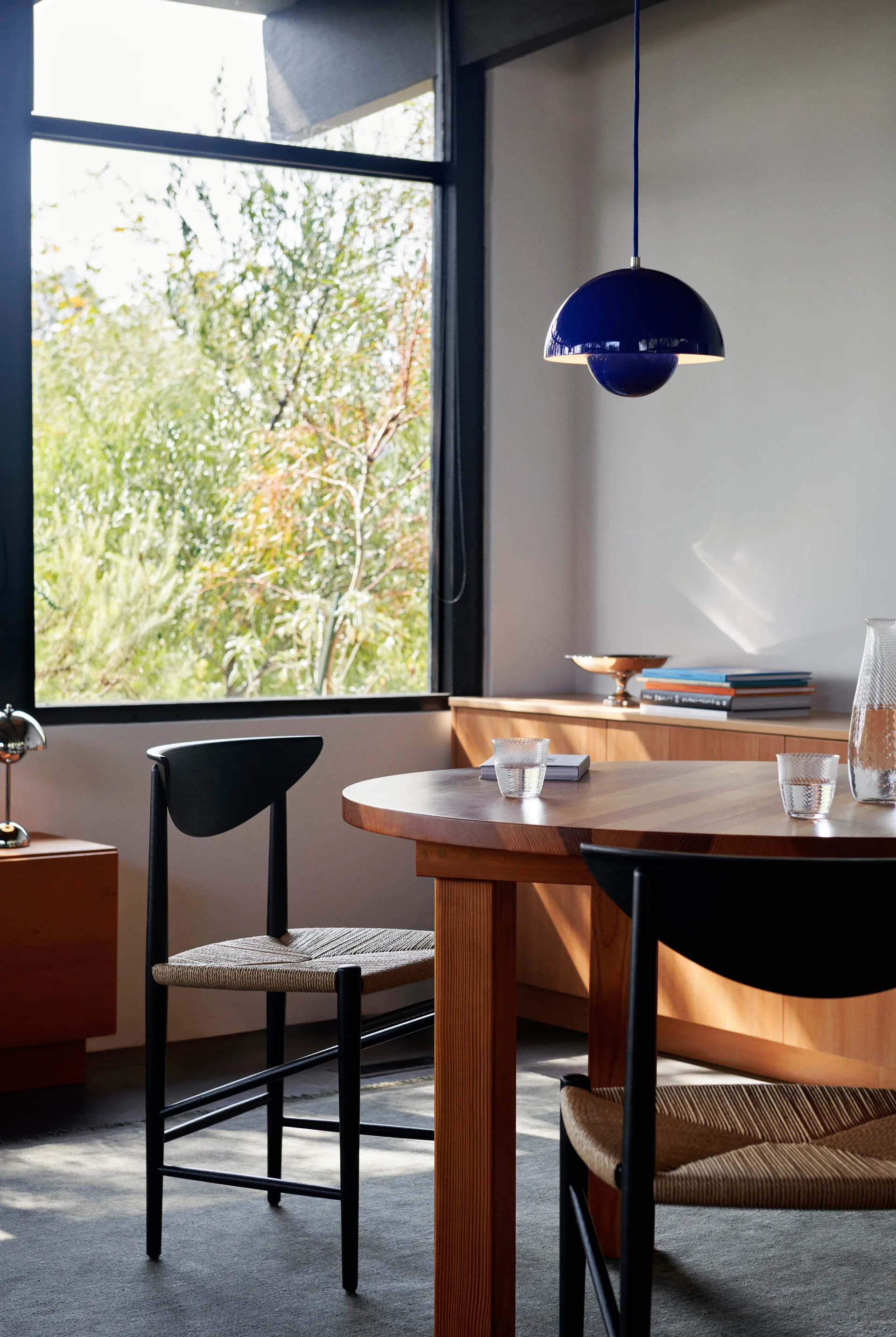 플라워팟 VP1 펜던트 조명, Cobalt blue &Tradition | 앤트레디션