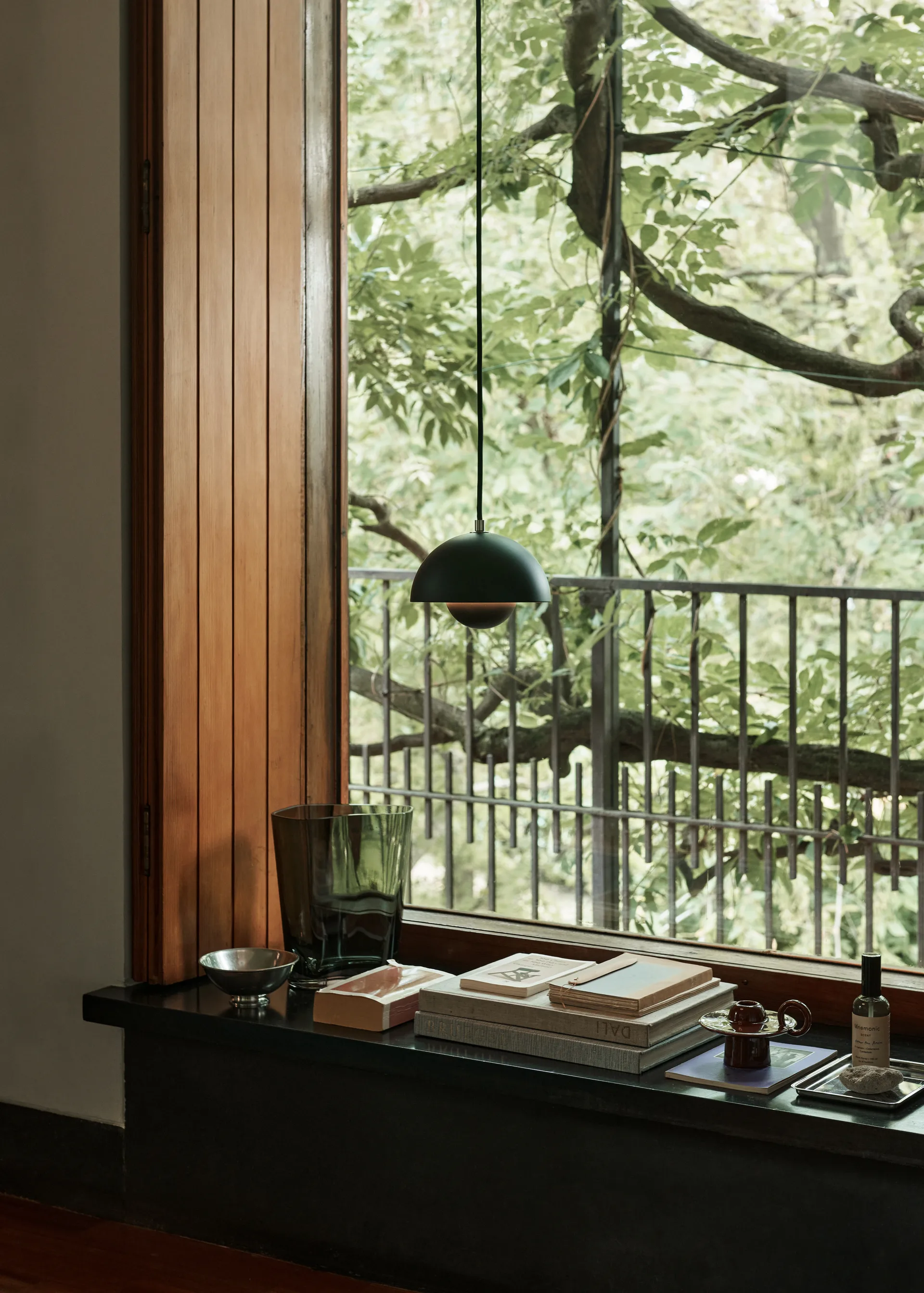 플라워팟 VP10 펜던트 조명, Matte black &Tradition | 앤트레디션