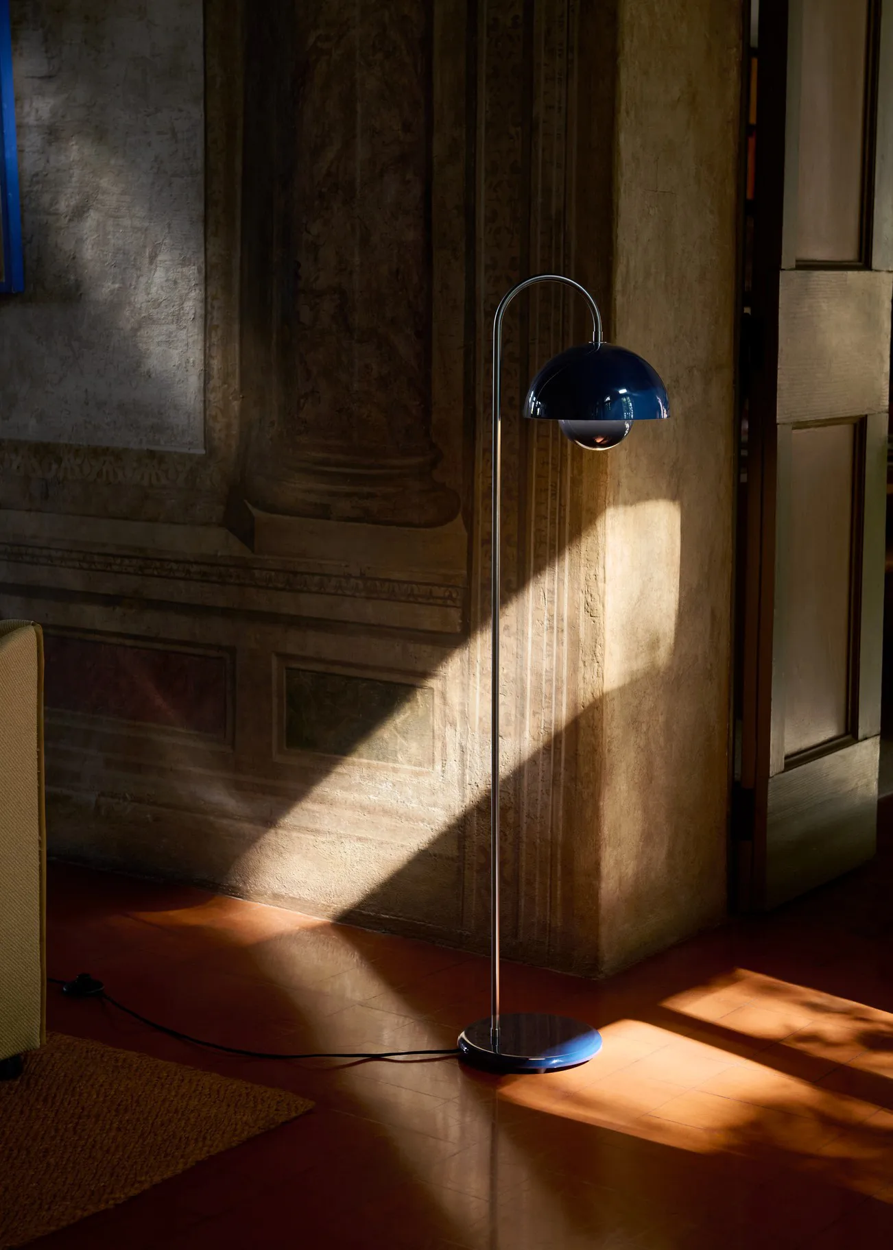 플라워팟 VP12 플로어 조명, Steel blue &Tradition | 앤트레디션