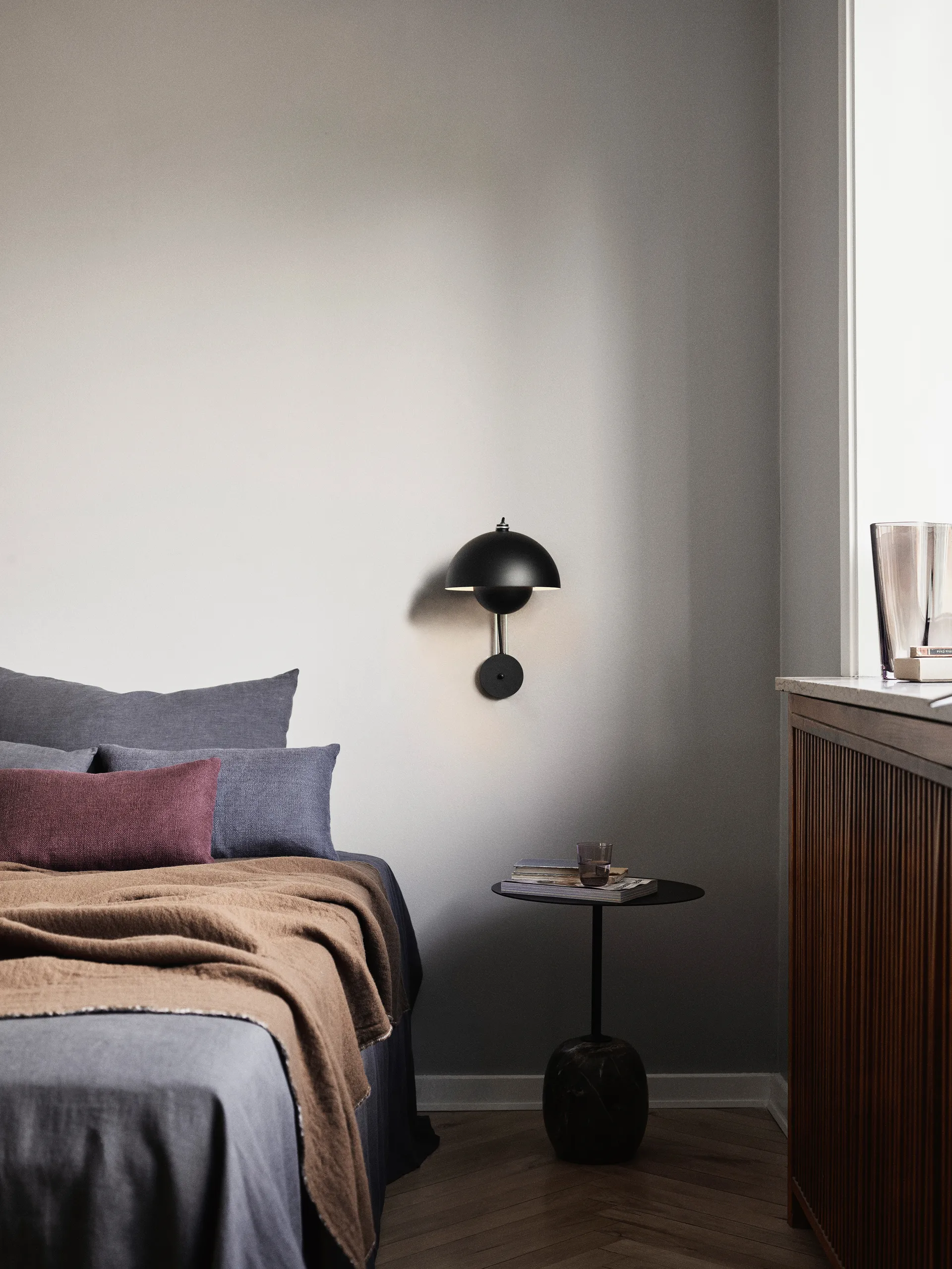 플라워팟 VP8 벽 조명, Matte black &Tradition | 앤트레디션