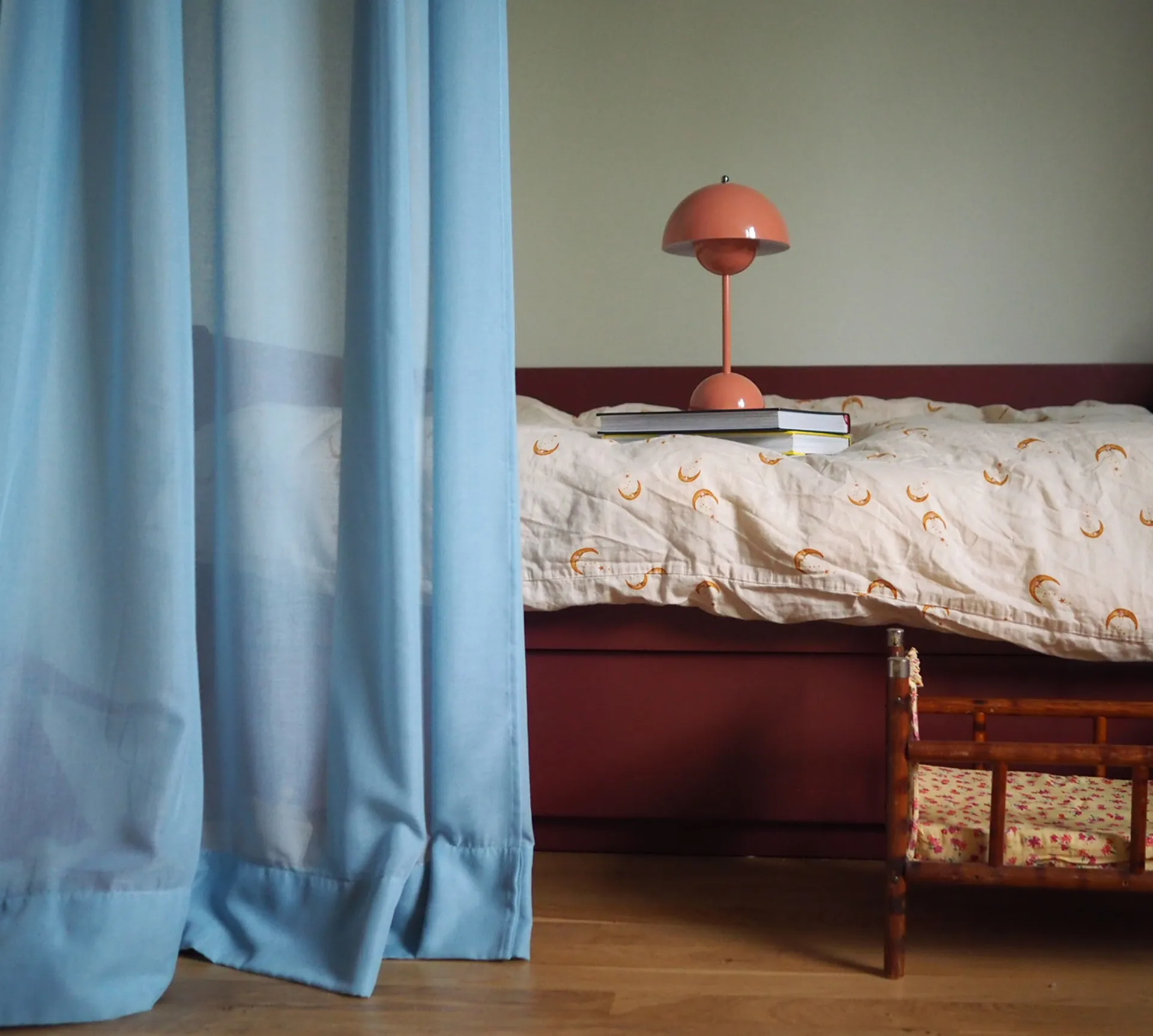 플라워팟 VP9 무선 테이블 조명, beige red &Tradition | 앤트레디션