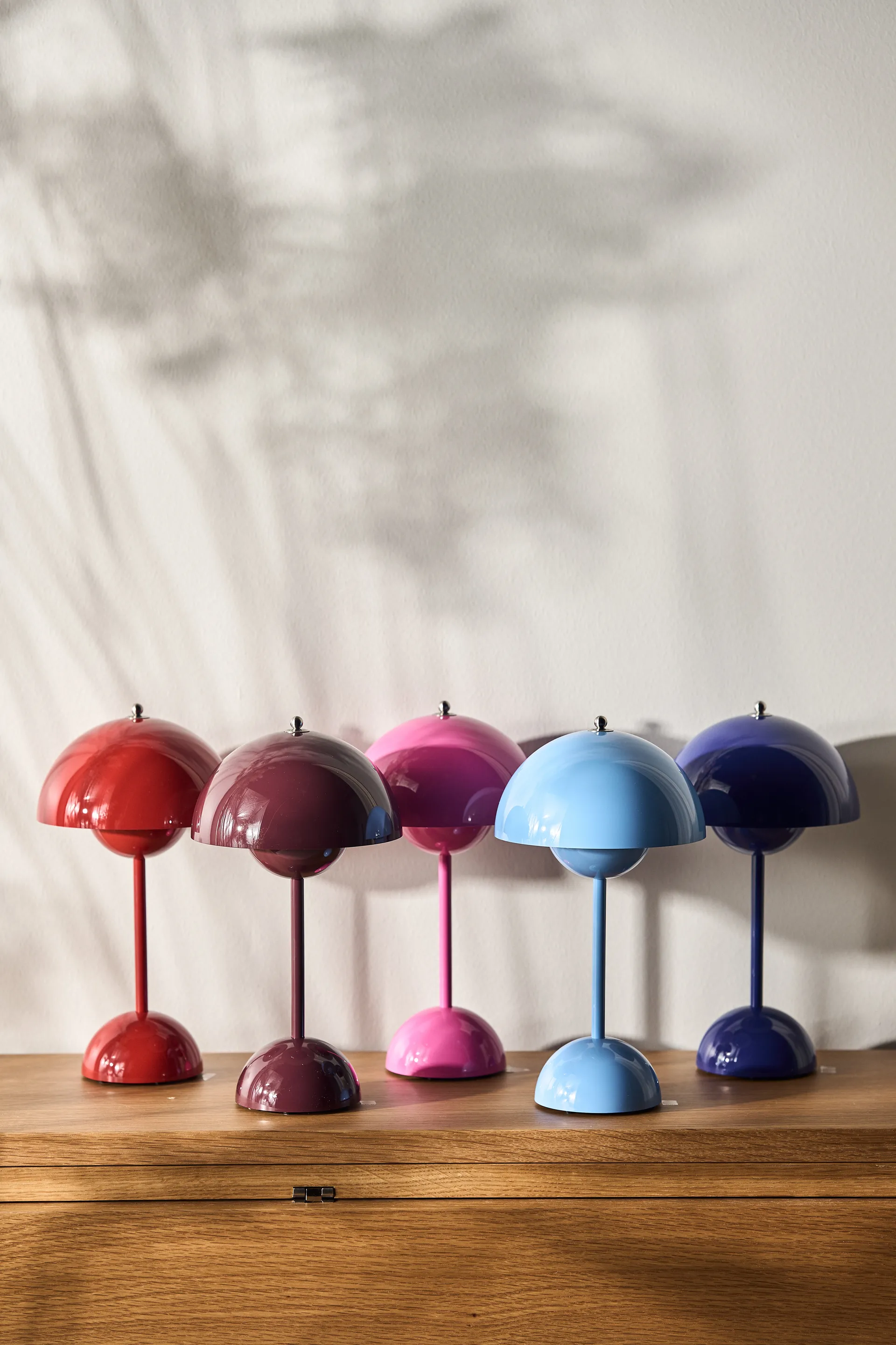 플라워팟 VP9 무선 테이블 조명, Dark plum &Tradition | 앤트레디션