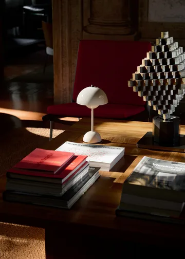 플라워팟 VP9 무선 테이블 조명 - Ivory - &Tradition | 앤트레디션