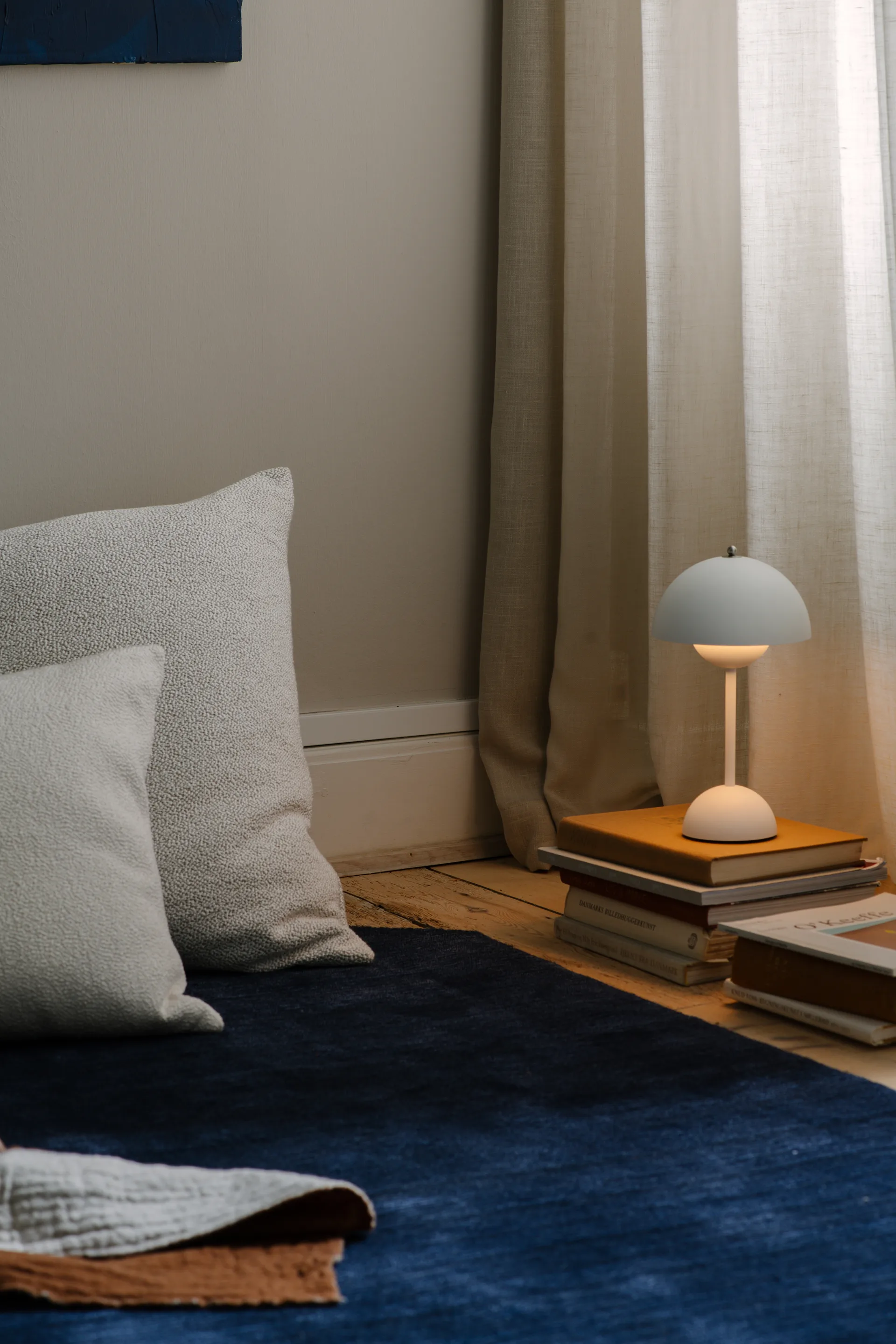 플라워팟 VP9 무선 테이블 조명, matte white &Tradition | 앤트레디션