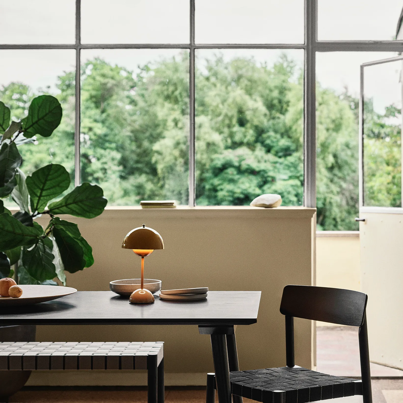 플라워팟 VP9 무선 테이블 조명, mustard &Tradition | 앤트레디션