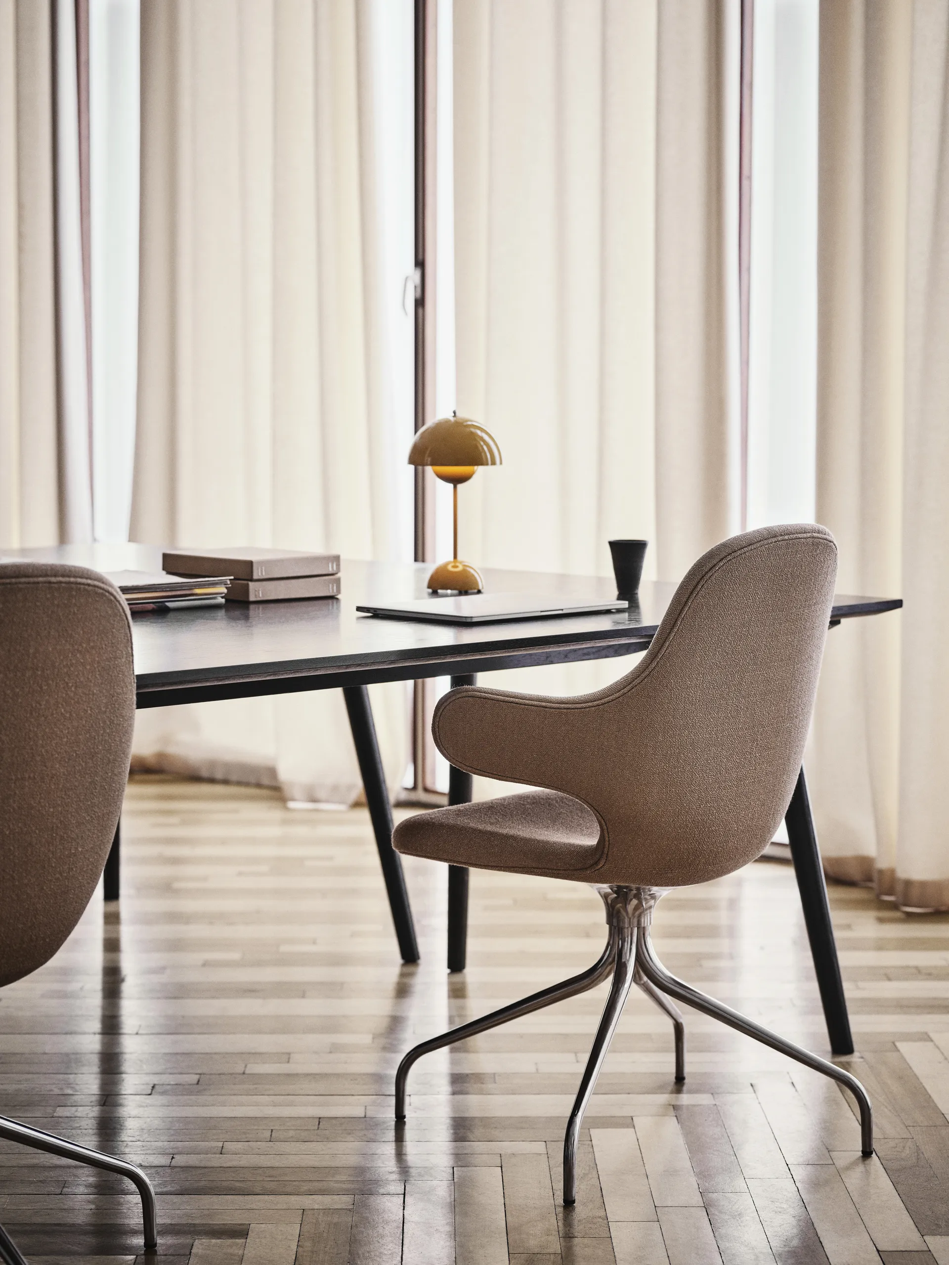 플라워팟 VP9 무선 테이블 조명, mustard &Tradition | 앤트레디션