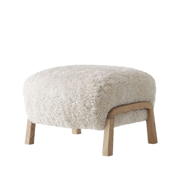 Wulff ATD3 풋스툴 - Sheepskin moonlight, white-oiled oak legs - &Tradition | 앤트레디션