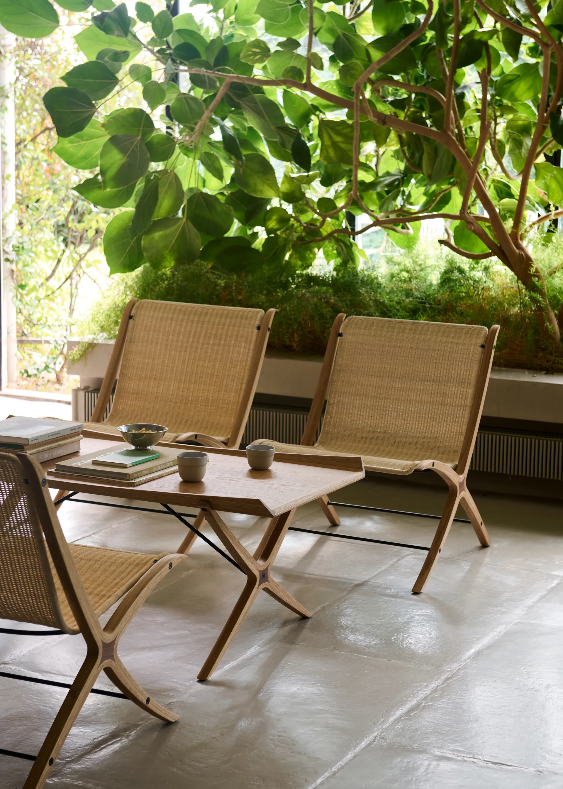 X HM13 커피 테이블 61x120 cm, Lacquered oak-walnut inserts &Tradition | 앤트레디션