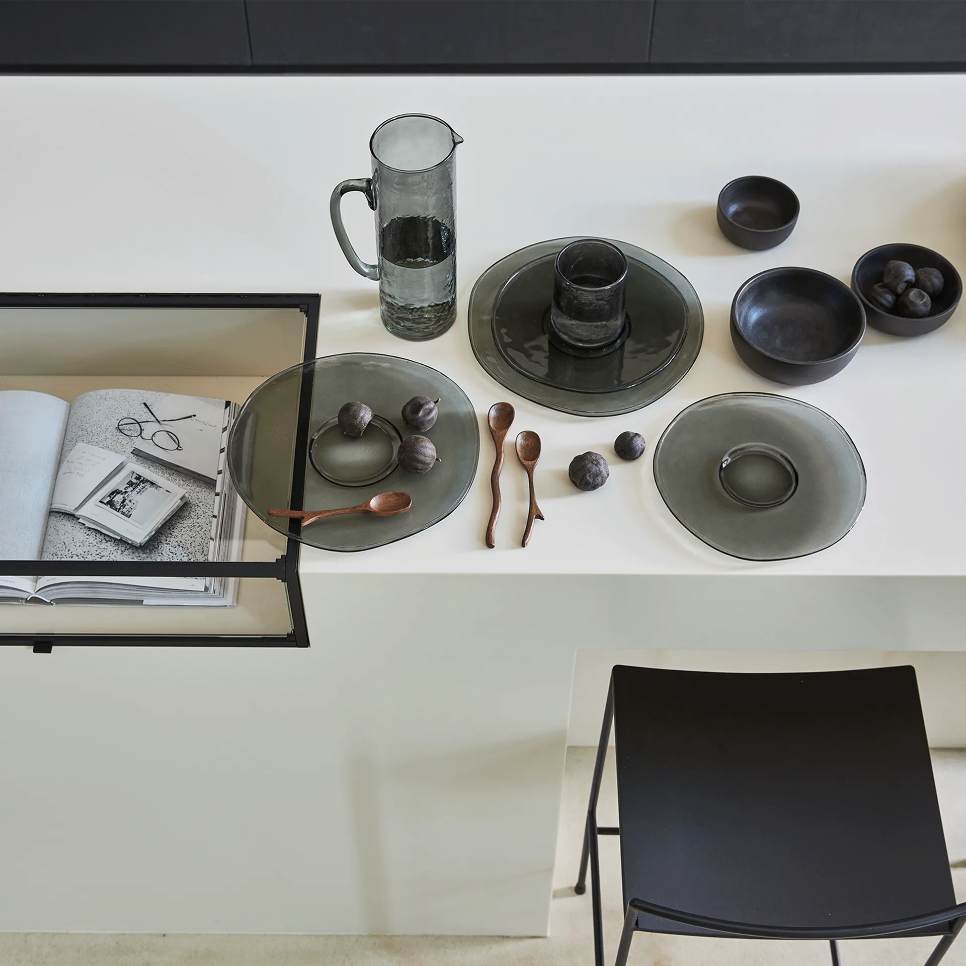 UNC 접시 리사이클 글라스 Ø28 cm, Ebony URBAN NATURE CULTURE | 어반네이처컬처