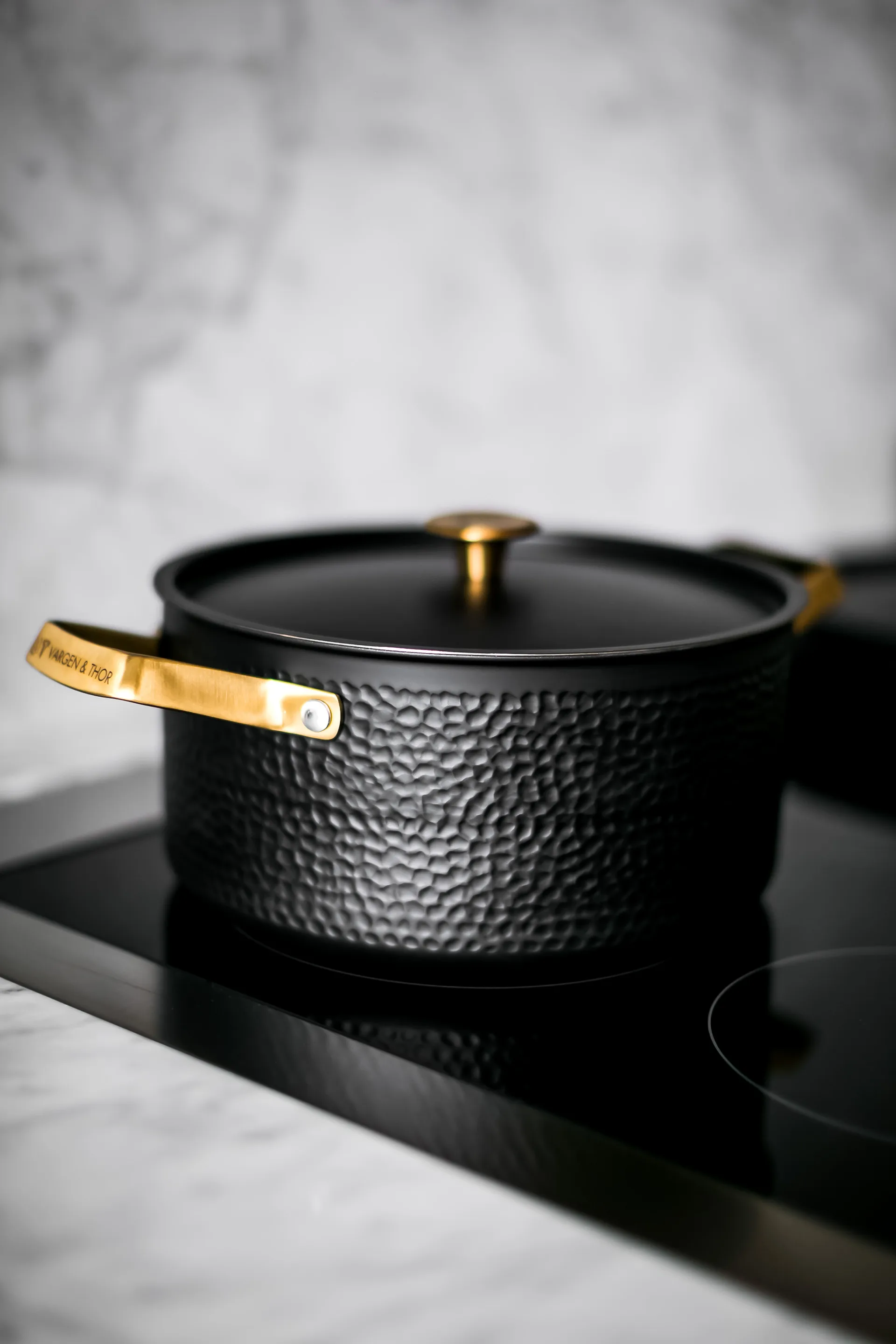 Arvet 해머드 블랙 냄비 & 덮개, Mio. 4 L Vargen & Thor