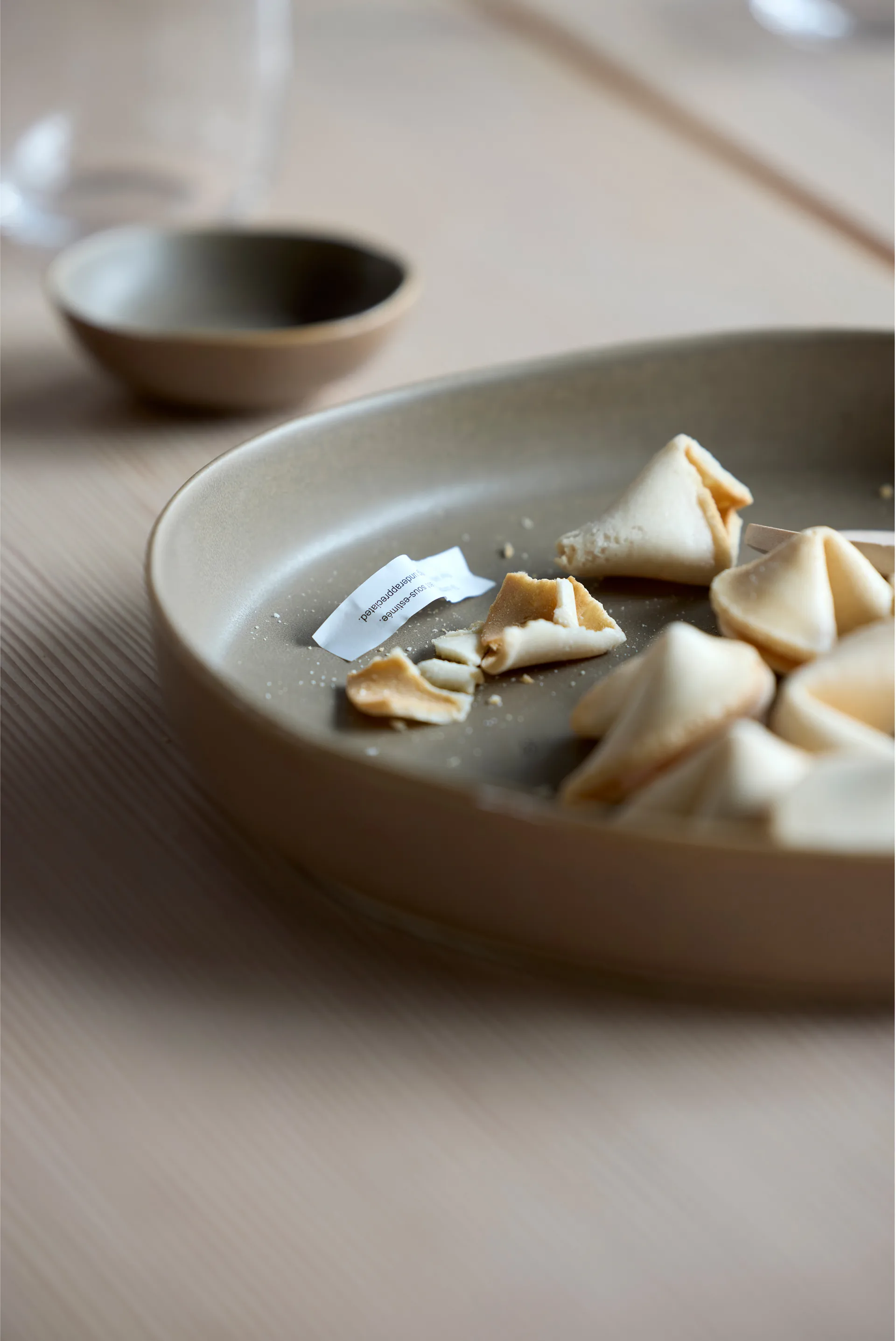 쇼쿠 서빙 플래터 Ø28 cm, Warm Brown Villa Collection | 빌라 콜렉션