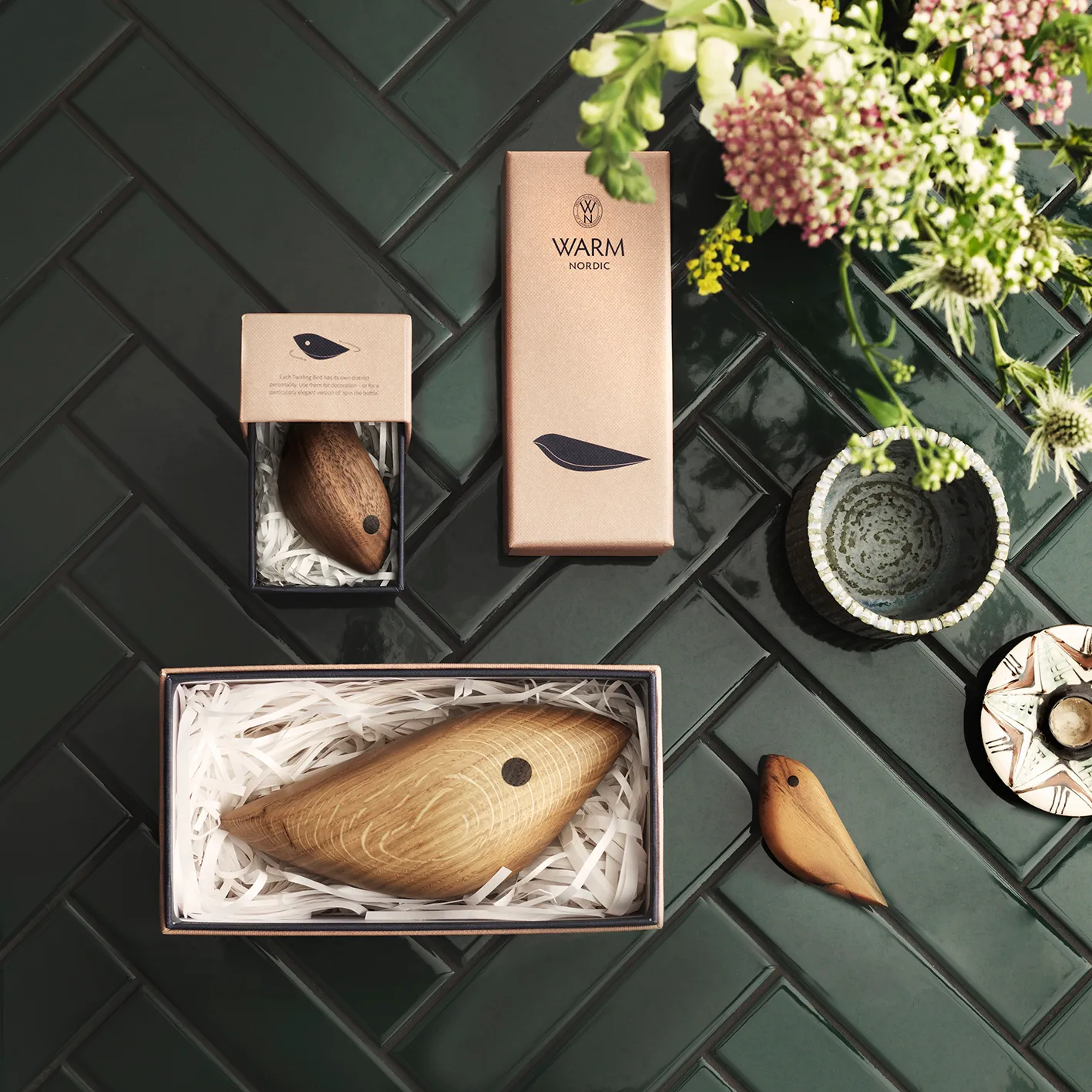 Twirling Bird 데코레이션 M, Walnut Warm Nordic | 웜 노르딕