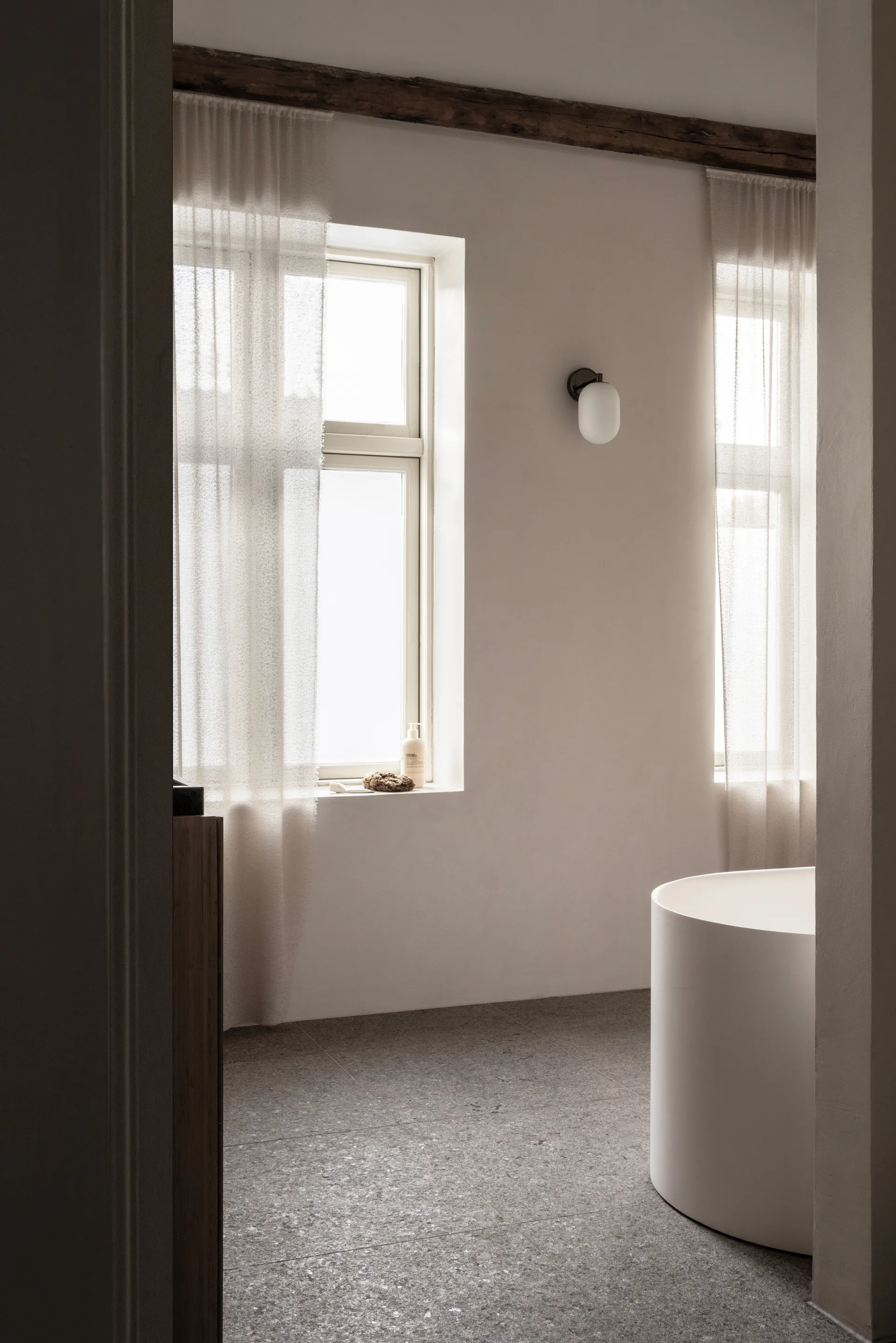 누르 벽 조명 18 cm, White Watt & Veke | 와트앤베케