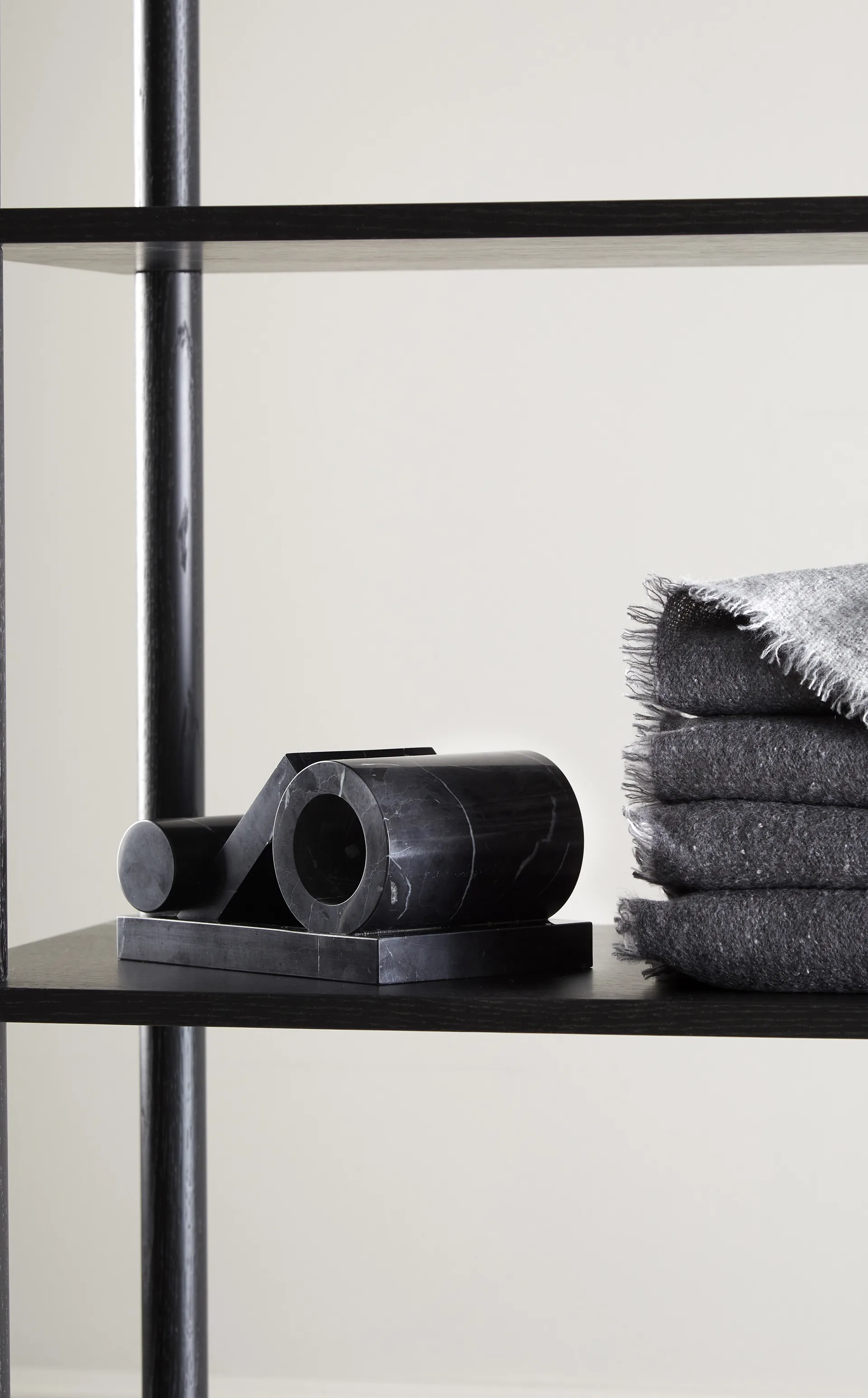 북엔드 북 서포트 마블, Black Woud | 우드