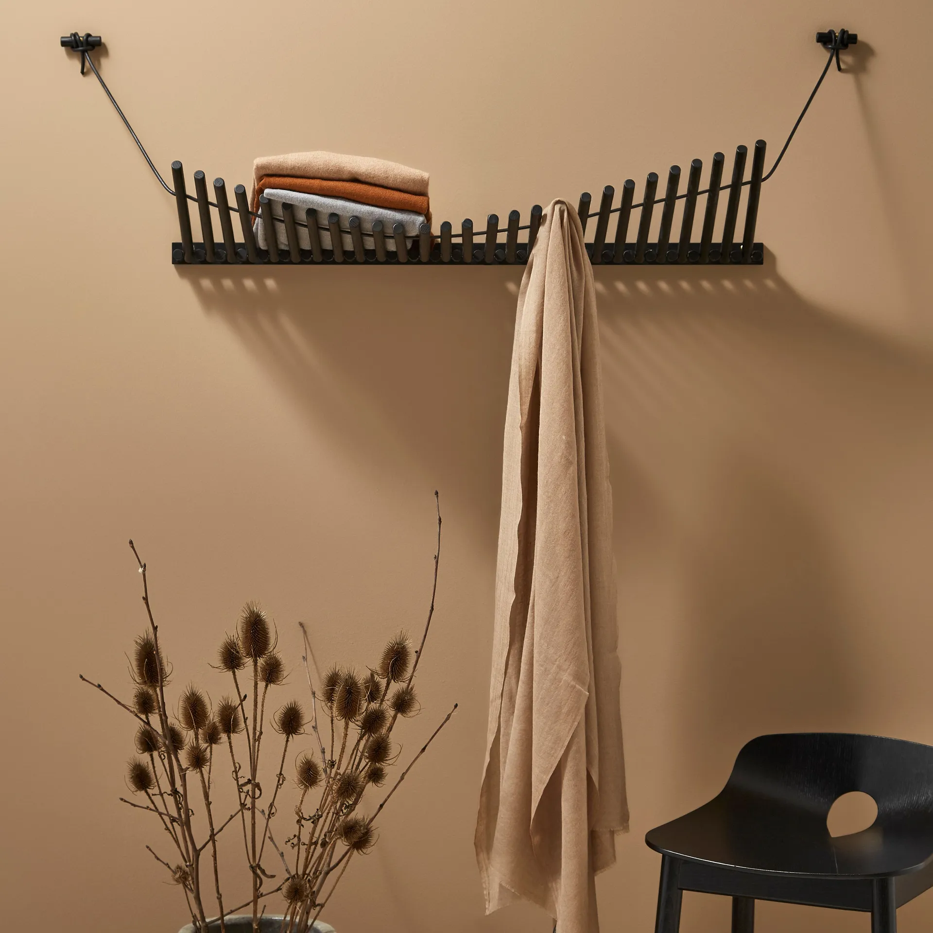 Knaegt 행거, painted black oak Woud | 우드