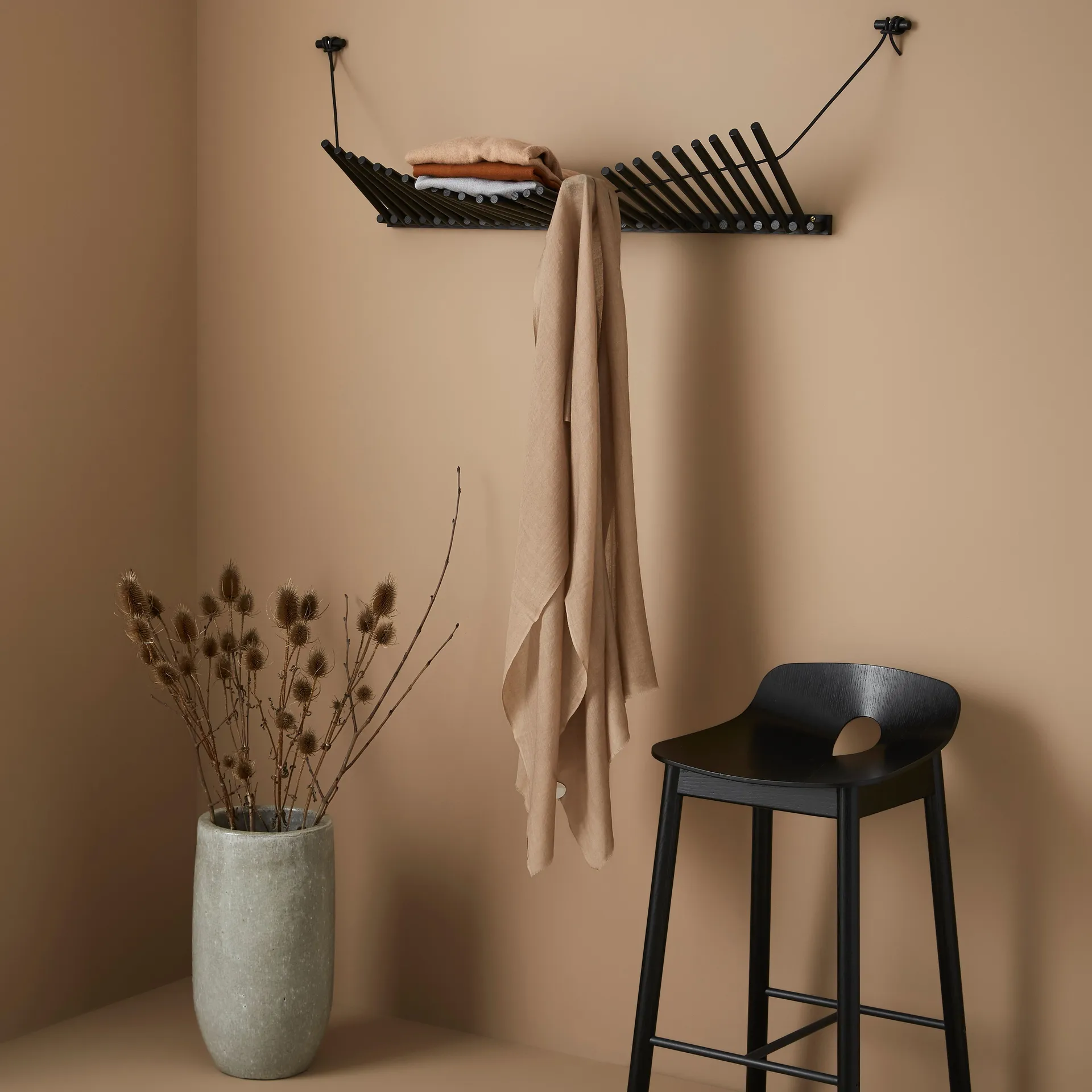 Knaegt 행거, painted black oak Woud | 우드