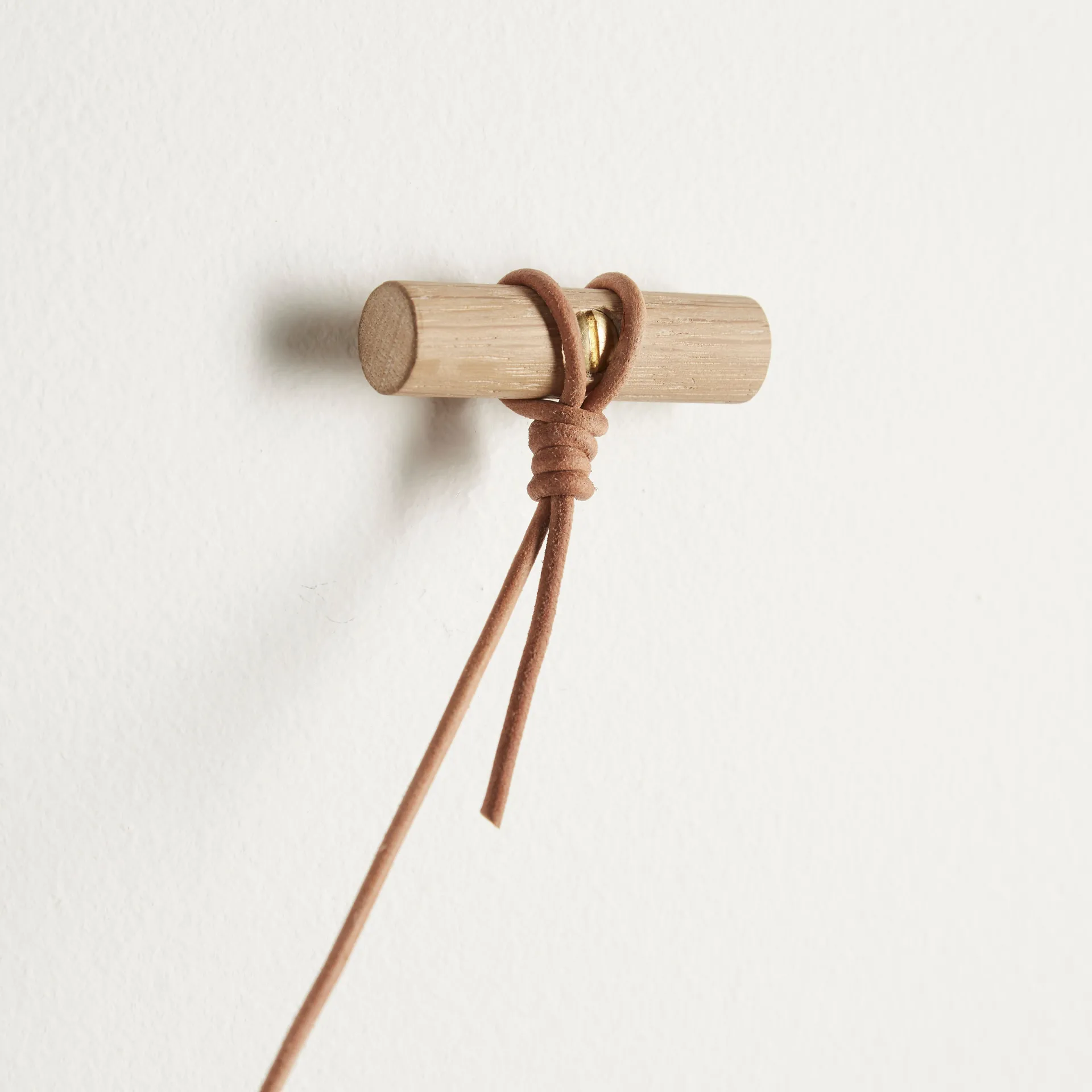 Knaegt 행거, white pigmented oak Woud | 우드