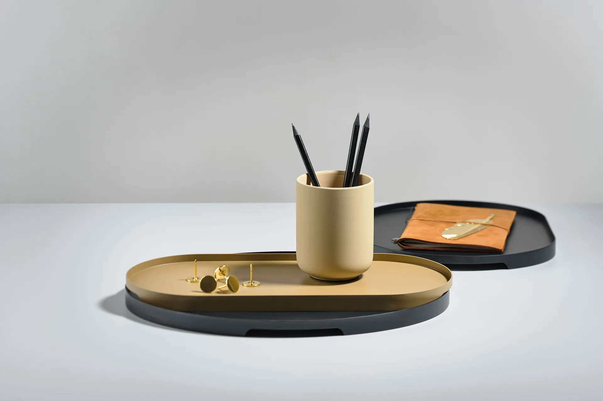 싱글즈 트레이 오벌 23x35 cm, Black Zone Denmark | 존 덴마크