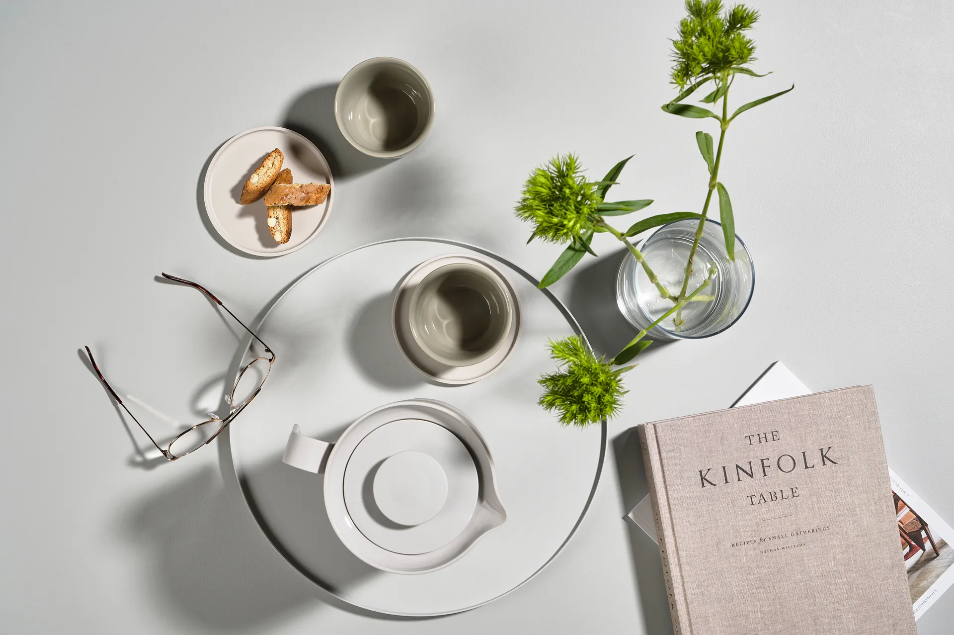 싱글즈 트레이 Ø35 cm, Warm Grey Zone Denmark | 존 덴마크