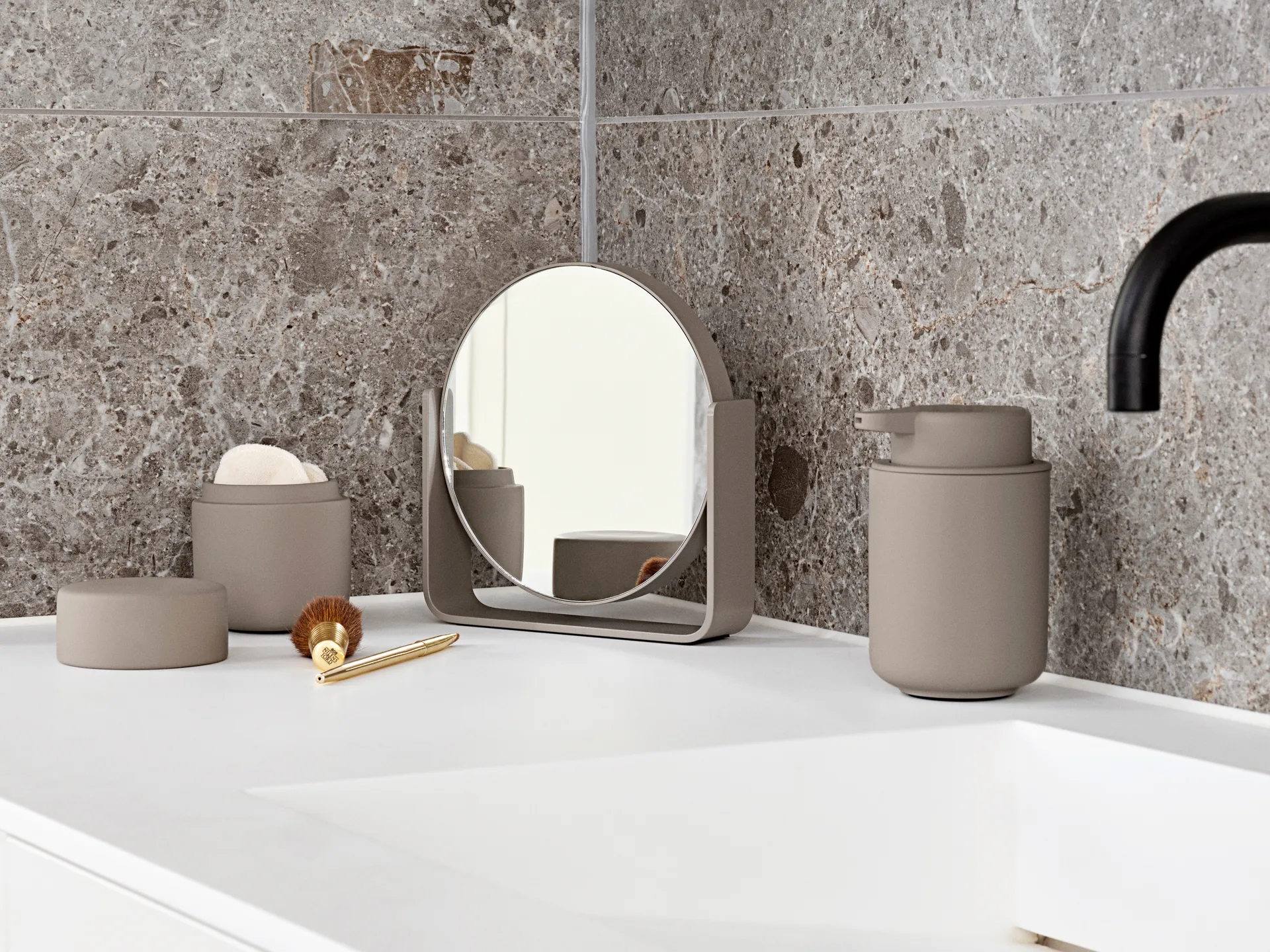 우메 테이블 거울 5배 확대경 19x19.5 cm, Taupe Zone Denmark | 존 덴마크