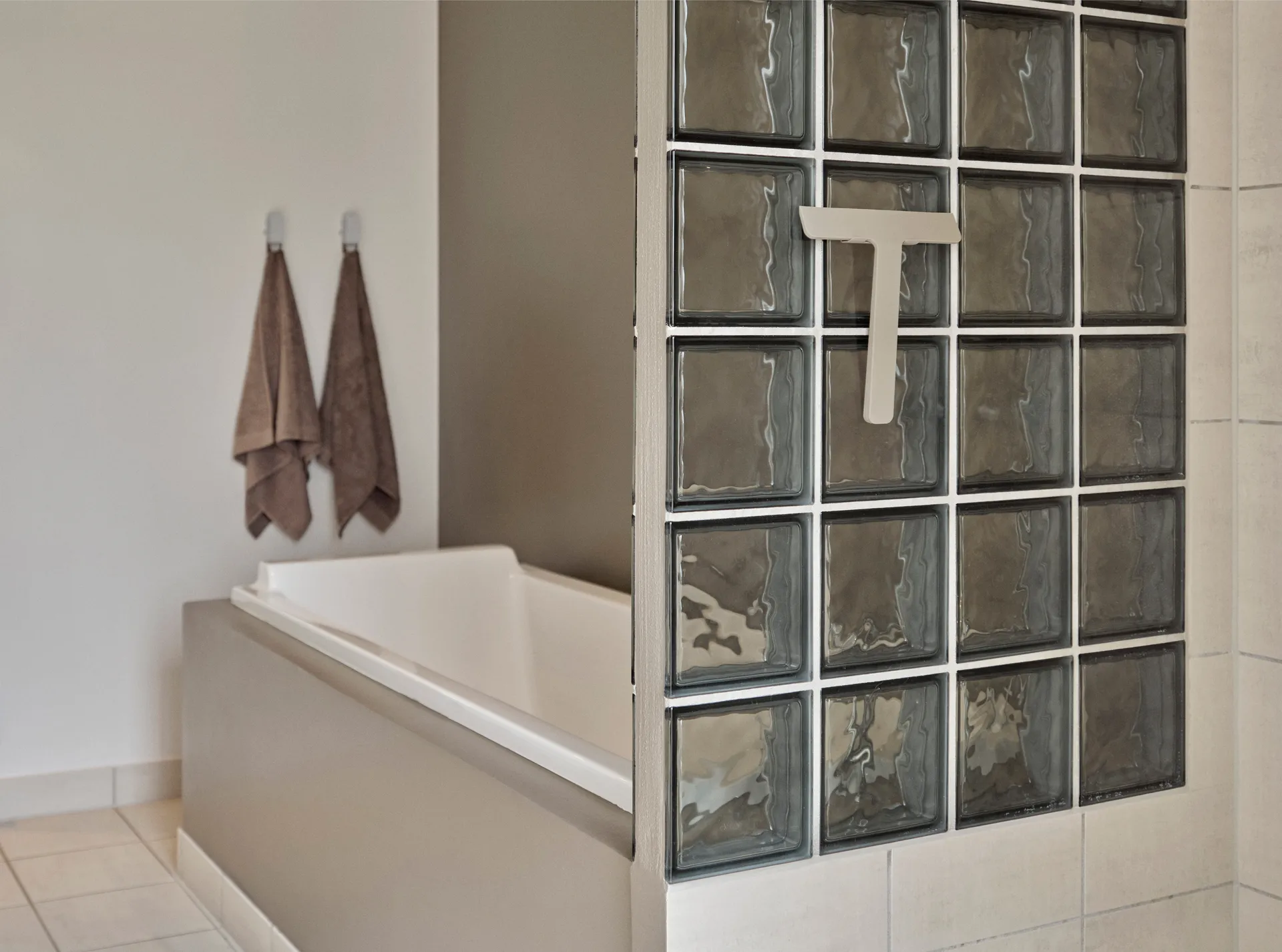 우메 스크레이퍼 홀더 포함, Taupe Zone Denmark | 존 덴마크