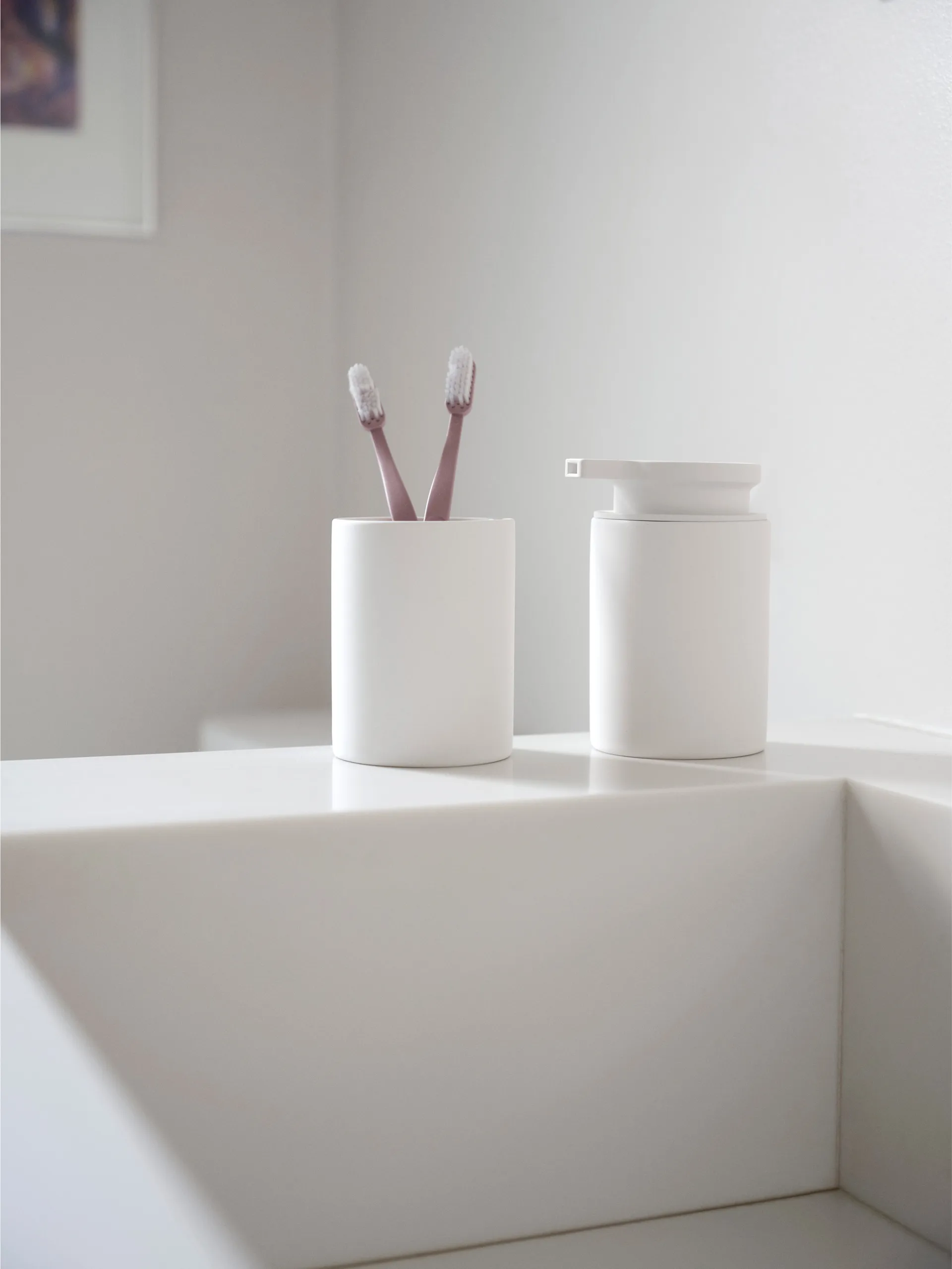 카르마 칫솔 머그, White Zone Denmark | 존 덴마크