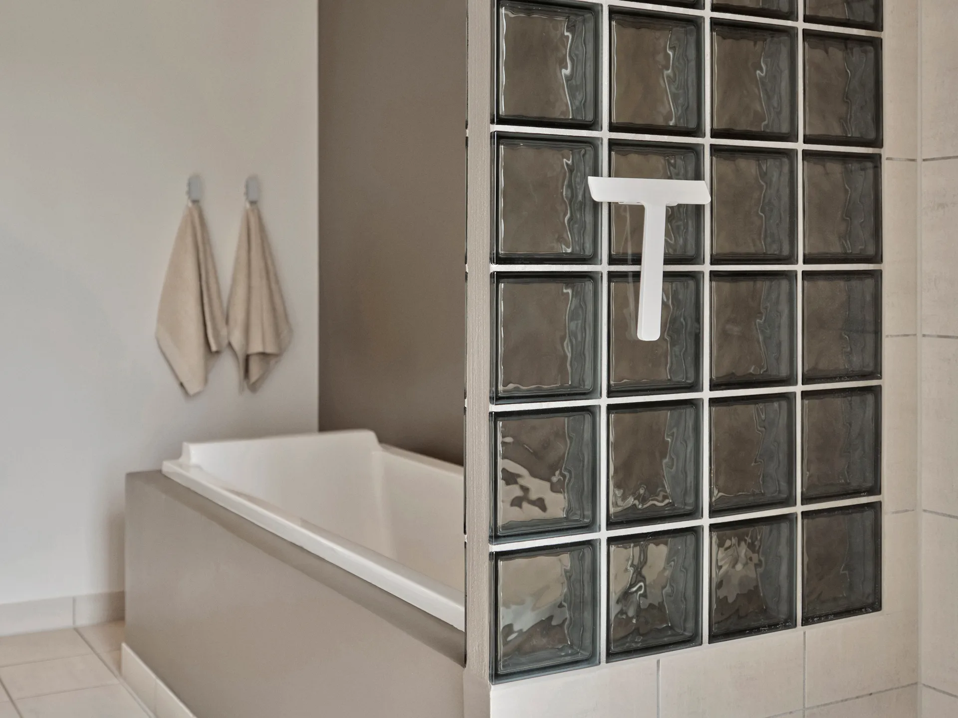 우메 스크레이퍼 홀더 포함, White Zone Denmark | 존 덴마크