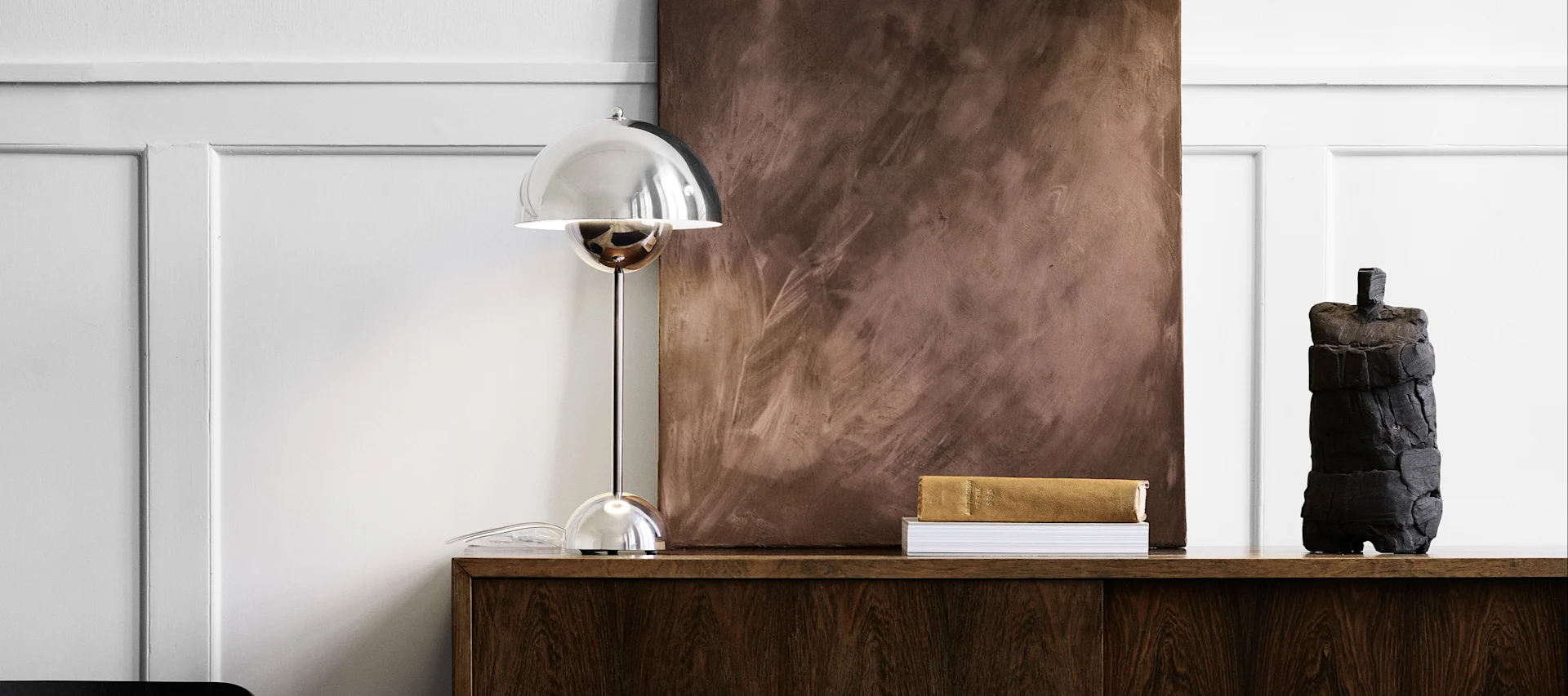 앤트레디션 플라워팟 VP3 테이블 램프 크롬 색상